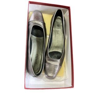 Vaneli Women's Metallic Leather Flats Size 8M Comes with Box